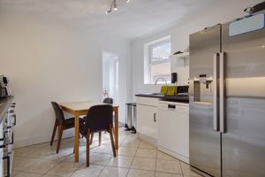 Kitchen/Breakfast Room- click for photo gallery